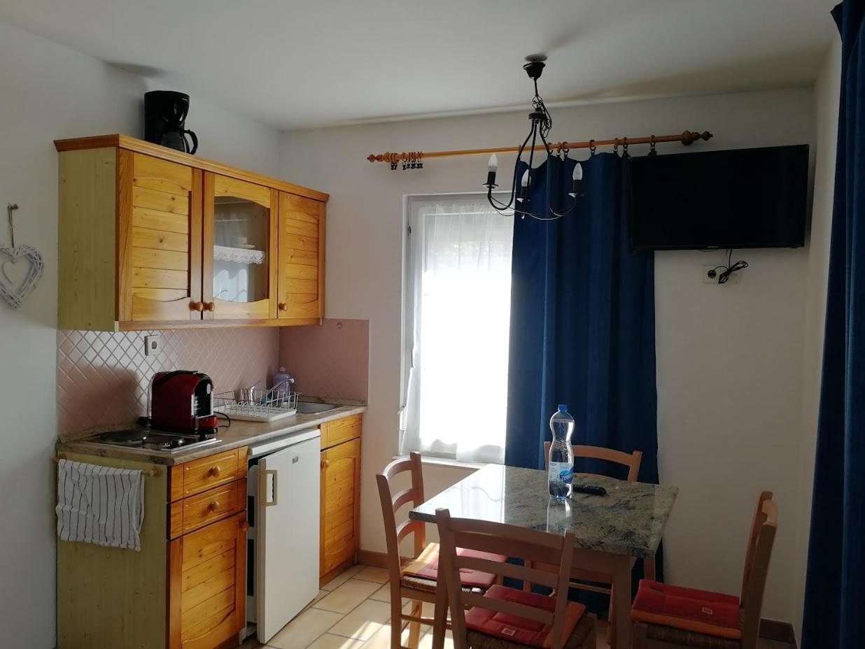 Feszek Apartmanhaz Вонярцвашгедь Екстер'єр фото