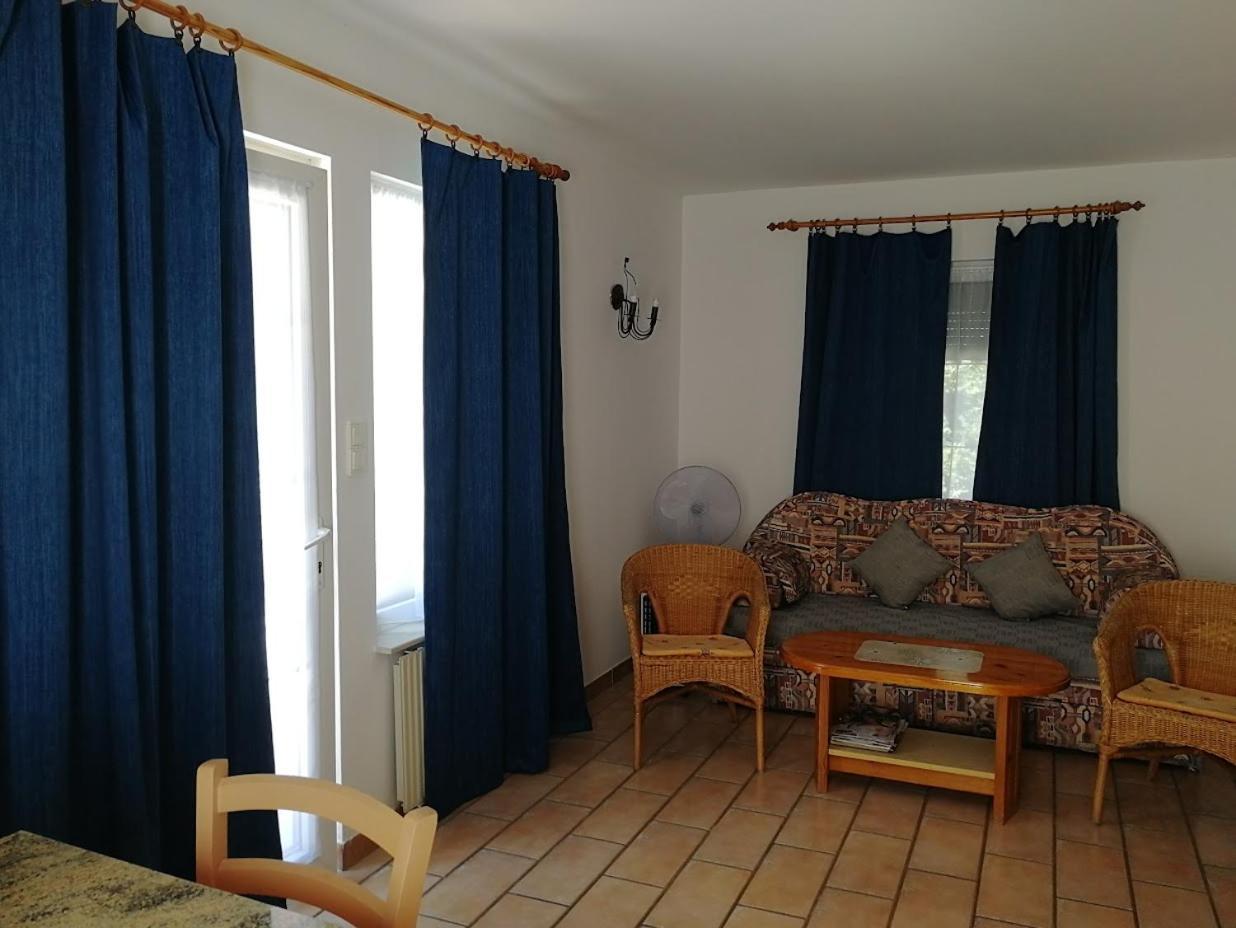 Feszek Apartmanhaz Вонярцвашгедь Екстер'єр фото
