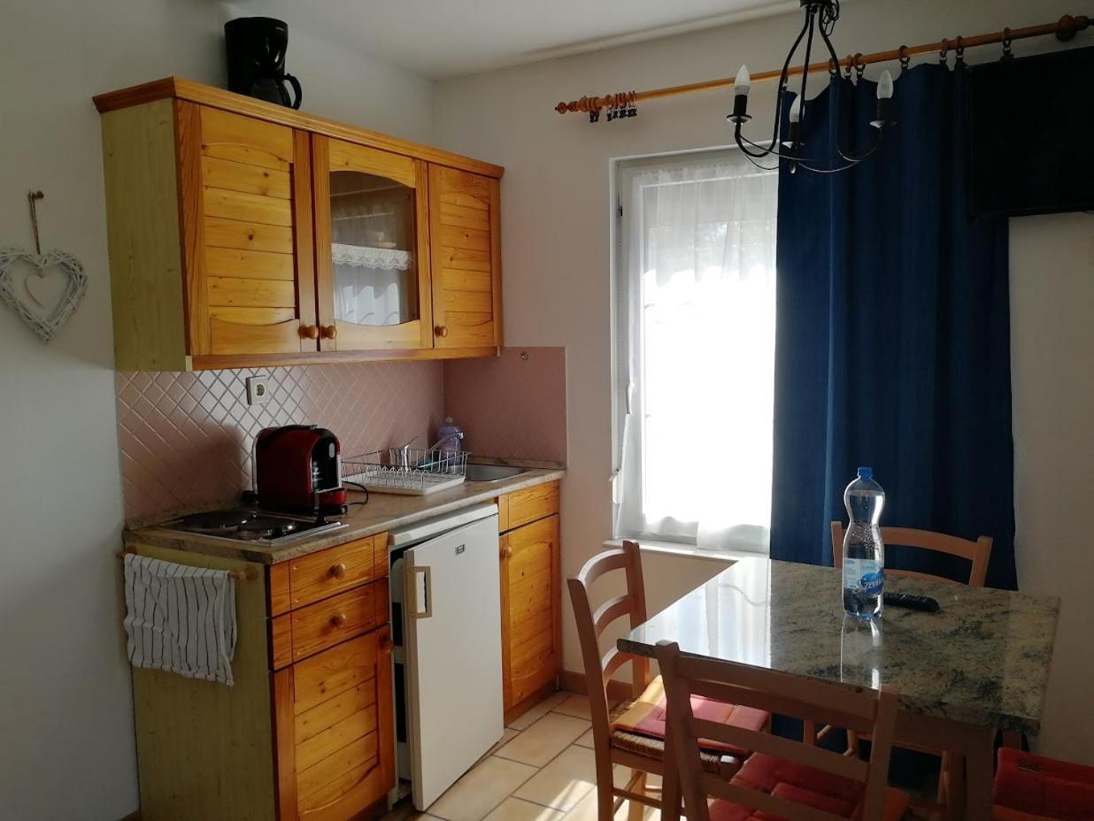 Feszek Apartmanhaz Вонярцвашгедь Екстер'єр фото