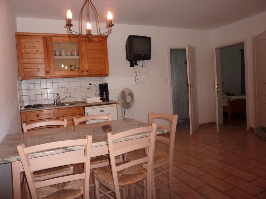 Feszek Apartmanhaz Вонярцвашгедь Екстер'єр фото